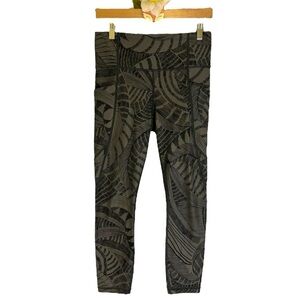 Athleta leggings crop gray black floral or feather print athletic pants medium